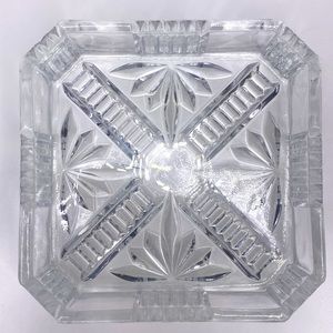 🏴󠁧󠁢󠁥󠁮󠁧󠁿 Vintage English Pressed Glass Ashtray or Coaster